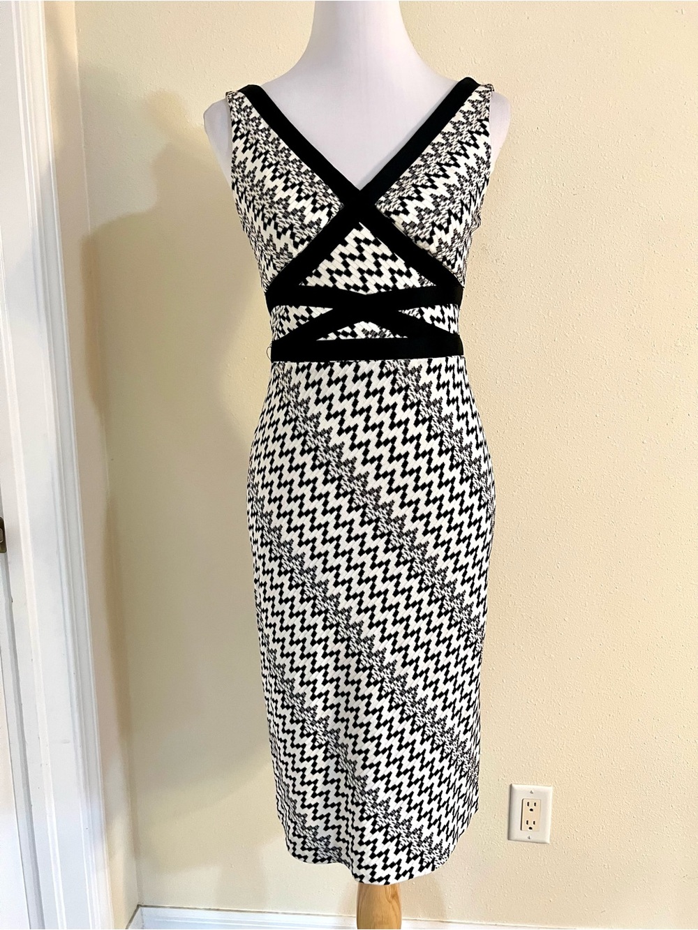 Kay Unger Black White Houndstooth Sheath Dress 2 Sleeveless Career Cocktail luxe